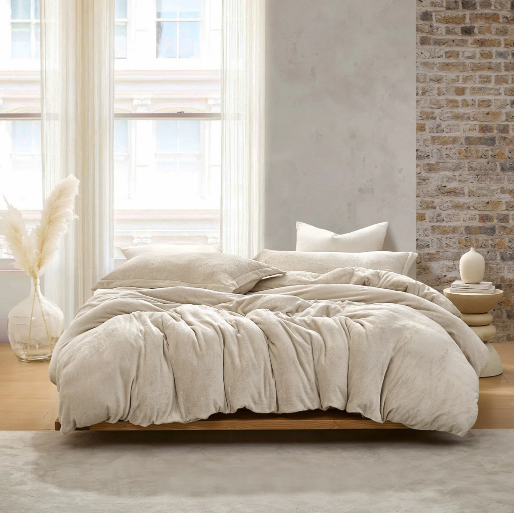 The DreamNest™ Ultra-Plush Oversized Weighted Comforter