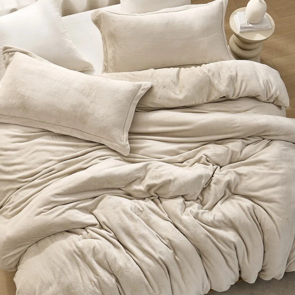 The DreamNest™ Ultra-Plush Oversized Weighted Comforter