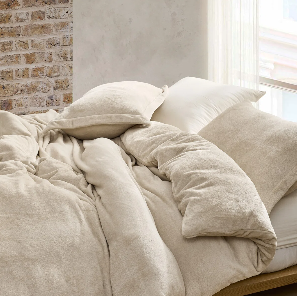 The DreamNest™ Ultra-Plush Oversized Weighted Comforter