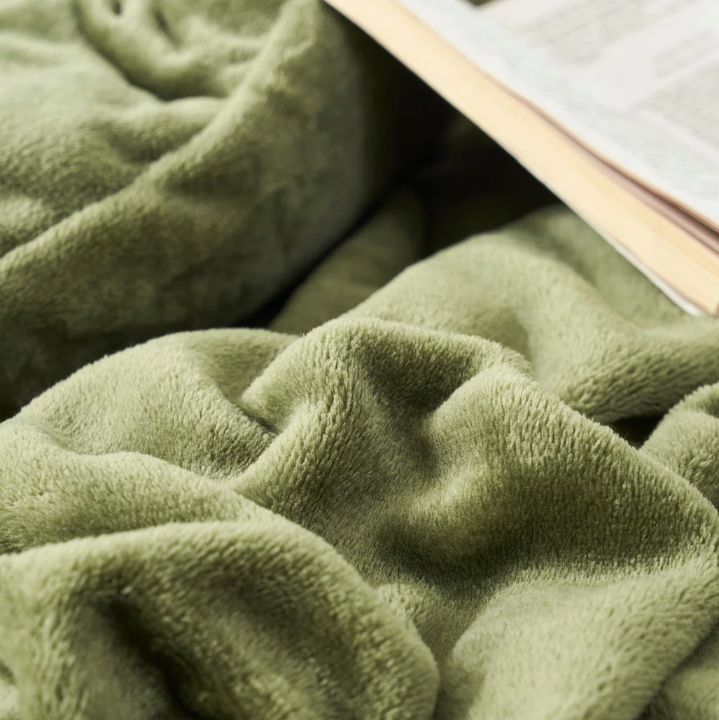 The DreamNest™ Ultra-Plush Oversized Weighted Comforter