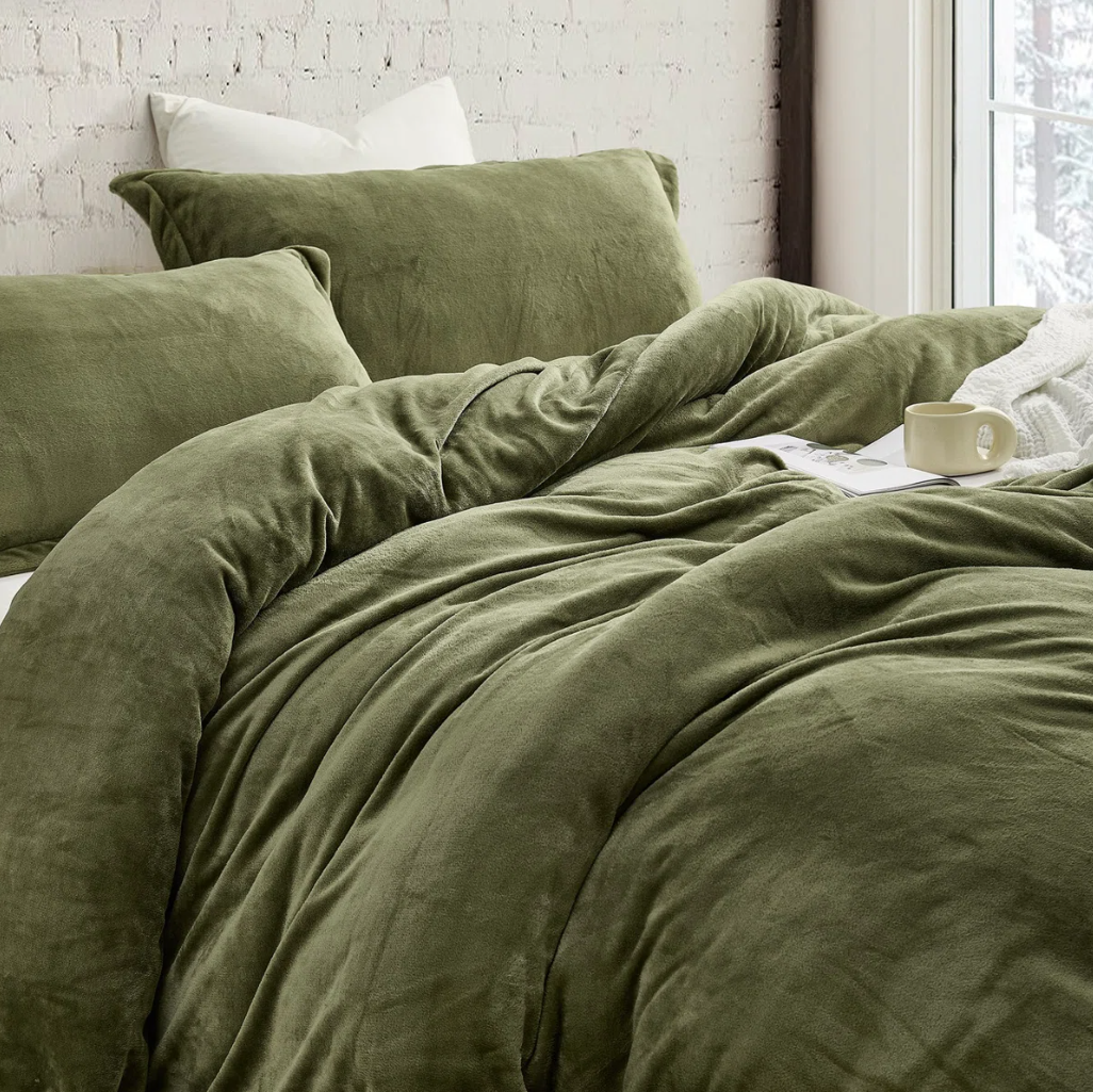 The DreamNest™ Ultra-Plush Oversized Weighted Comforter