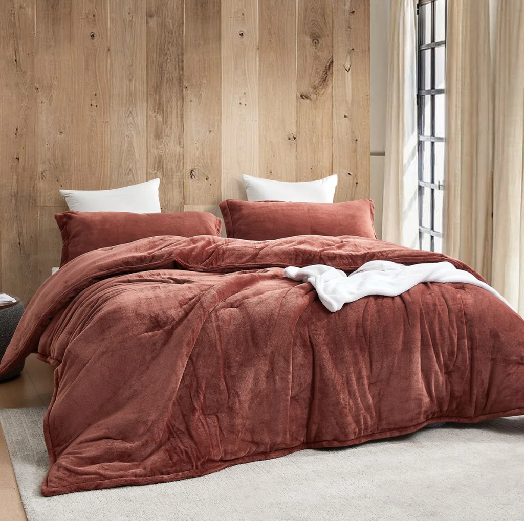 The DreamNest™ Ultra-Plush Oversized Weighted Comforter