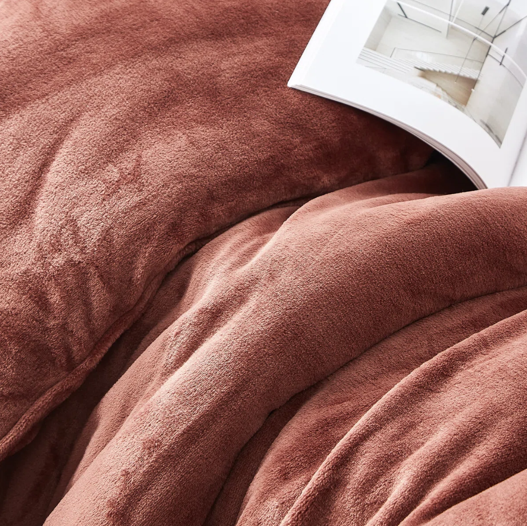 The DreamNest™ Ultra-Plush Oversized Weighted Comforter