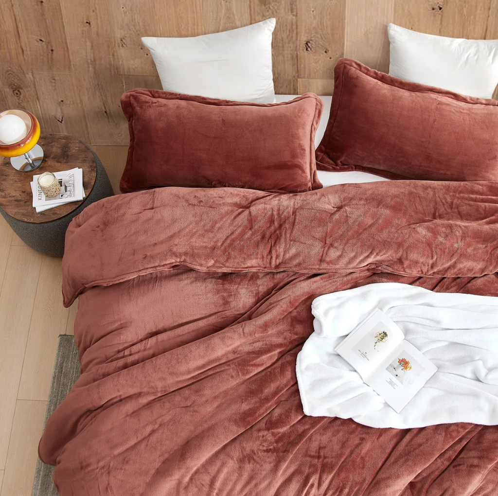 The DreamNest™ Ultra-Plush Oversized Weighted Comforter