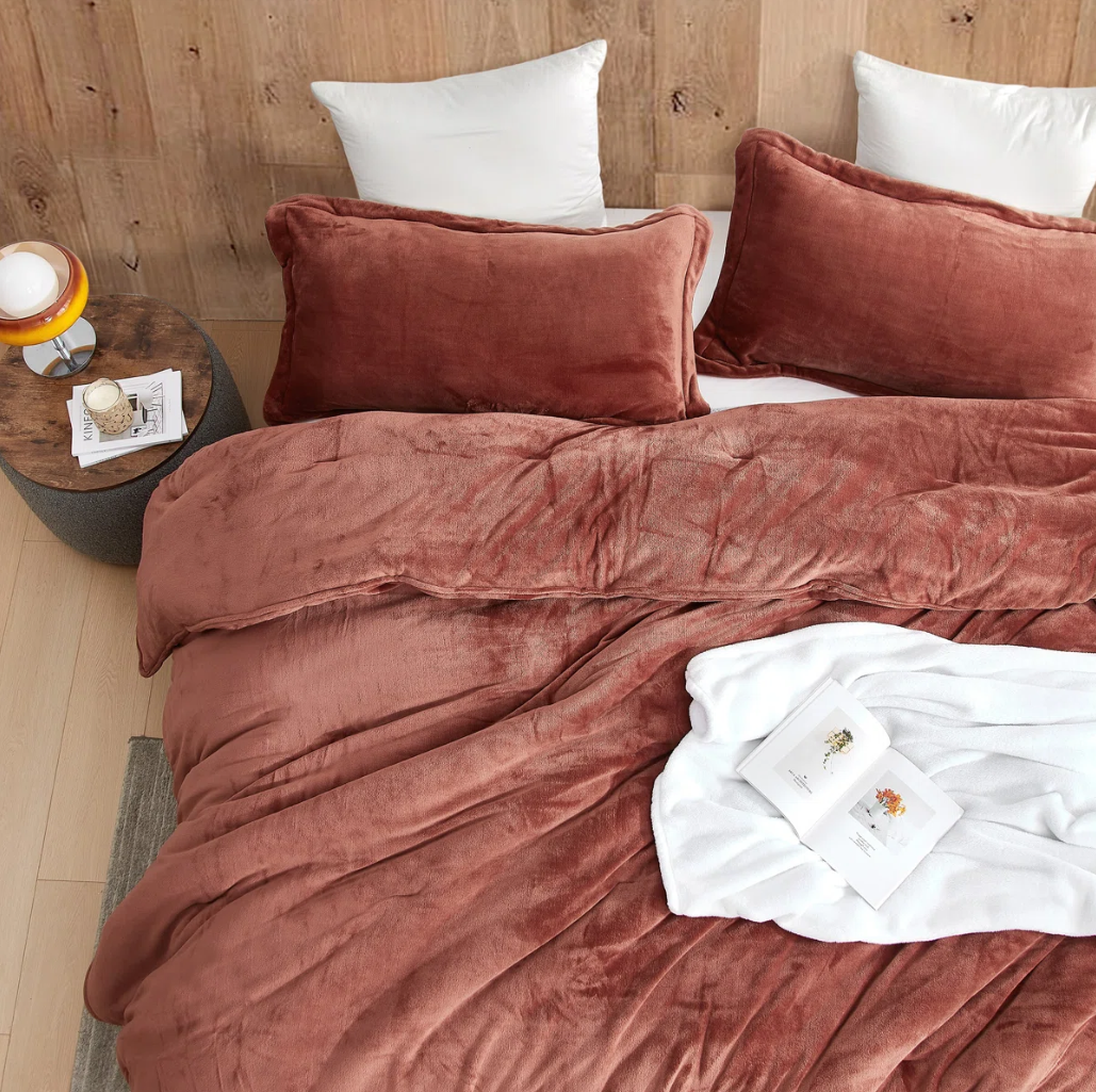 The DreamNest™ Ultra-Plush Oversized Weighted Comforter